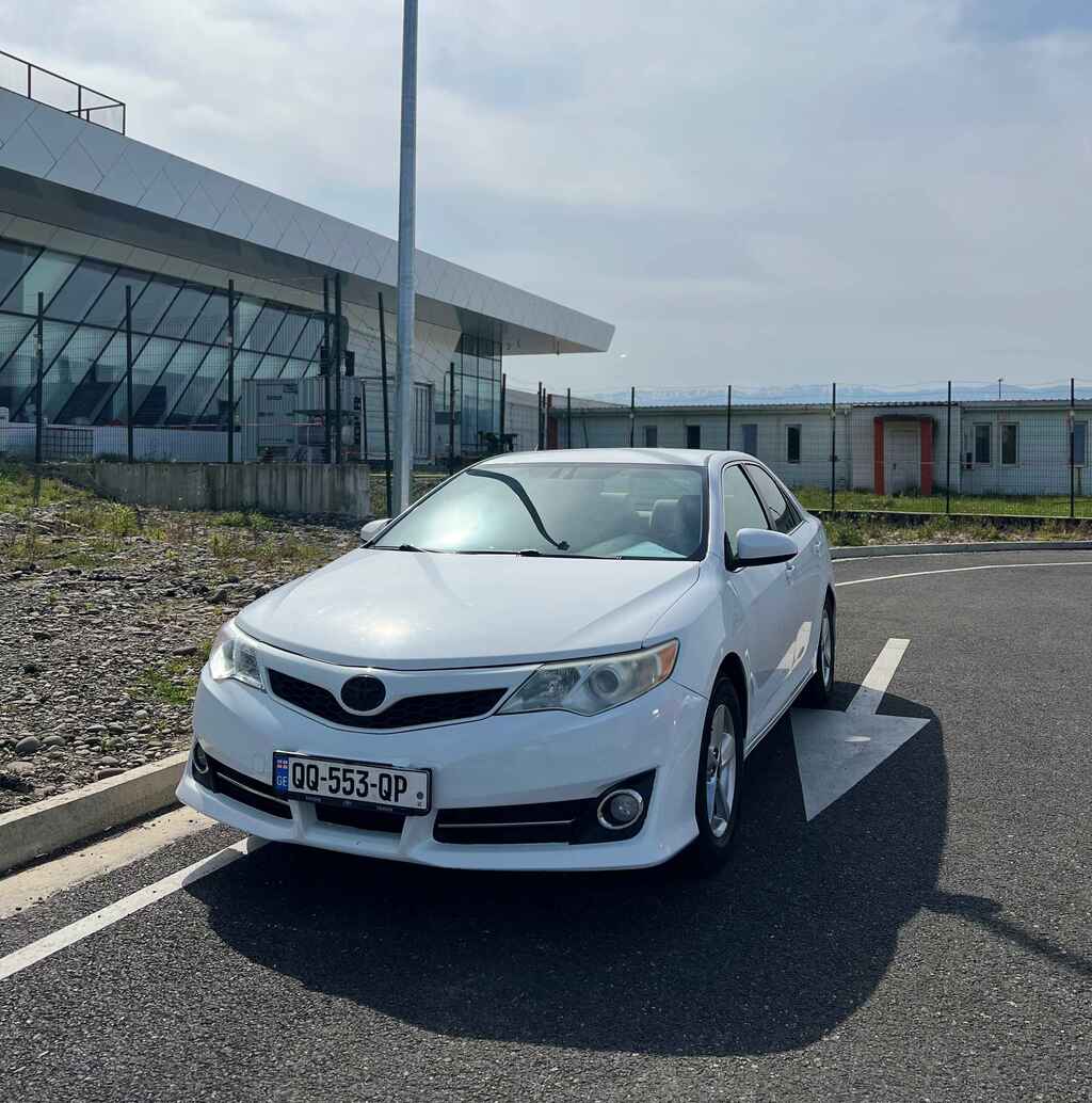 Toyota Camry hybrid se