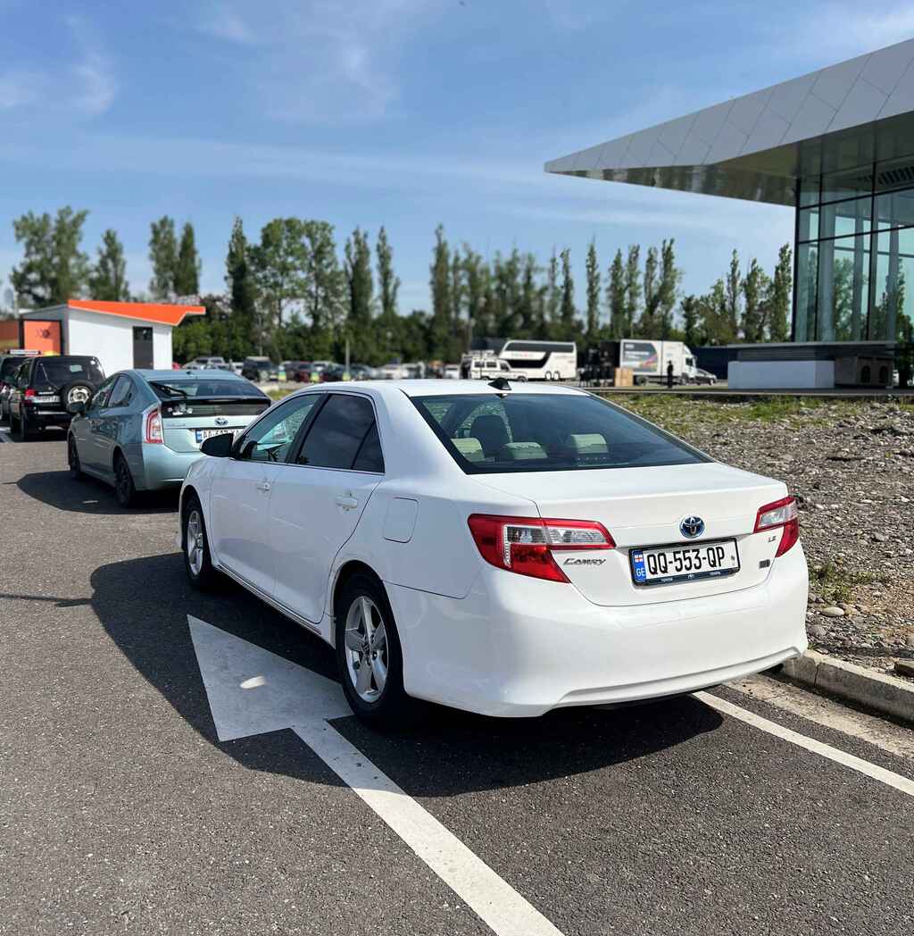 Toyota Camry hybrid se